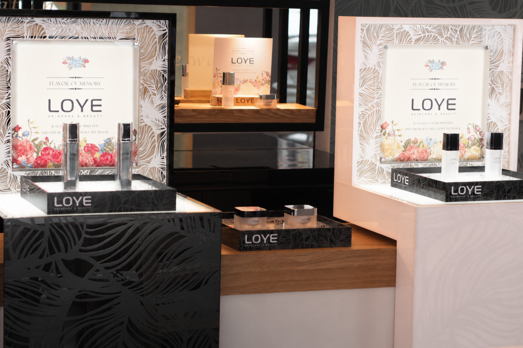 LOYE 總公司產品展示櫃