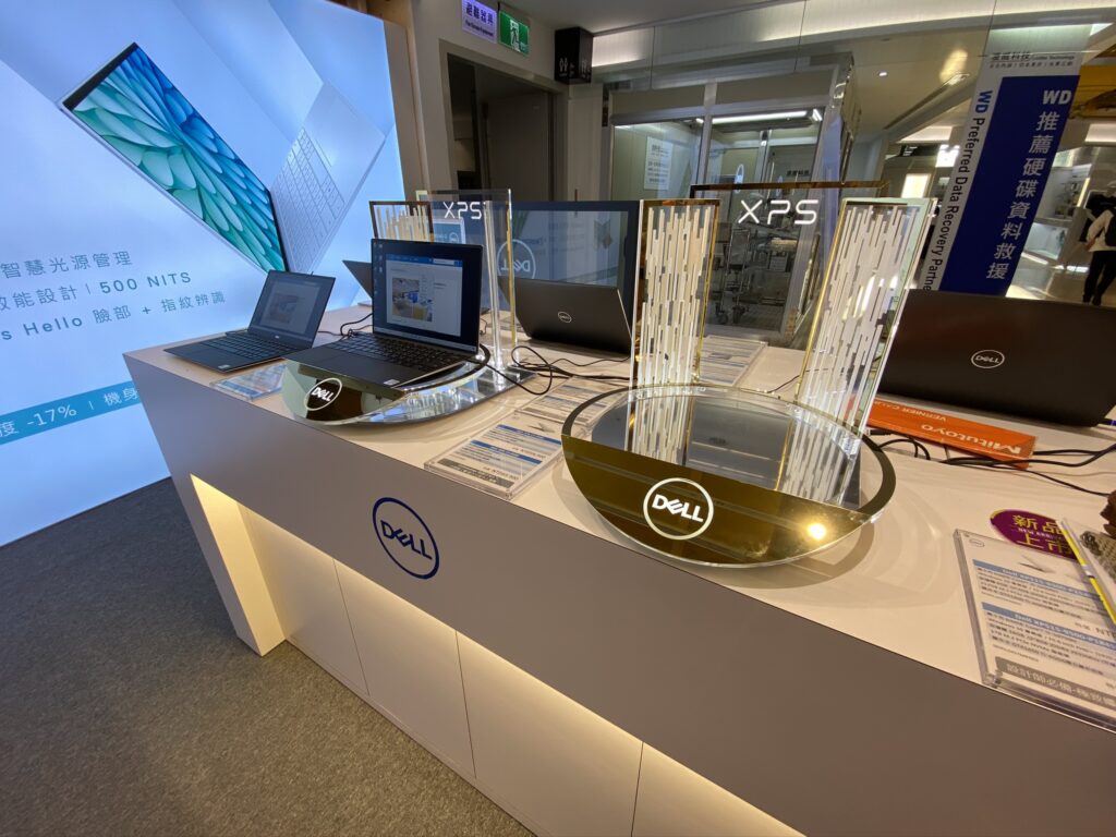 DELL 筆電展示細節